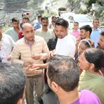 चंबा में आपदा की मार: जयराम ठाकुर ने प्रभावितों से मिलकर जाना हाल, राहत कार्यों को तेज़ करने की मांग